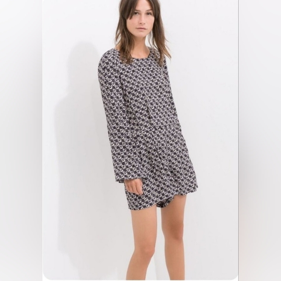 ๐7/25$ ZARA WOMAN Bell Sleeve Open Back Romper - Picture 4 of 10